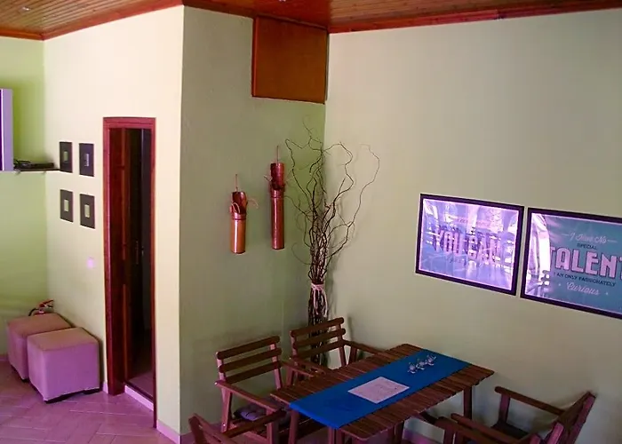 Pella House Studios & Apartments